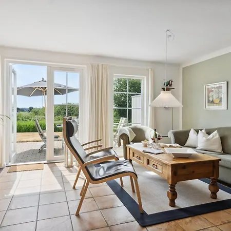 Daniela - 300m From The Sea By Interhome